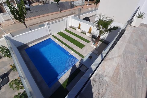 d5f5a14b4f14065f5a14b4f143f