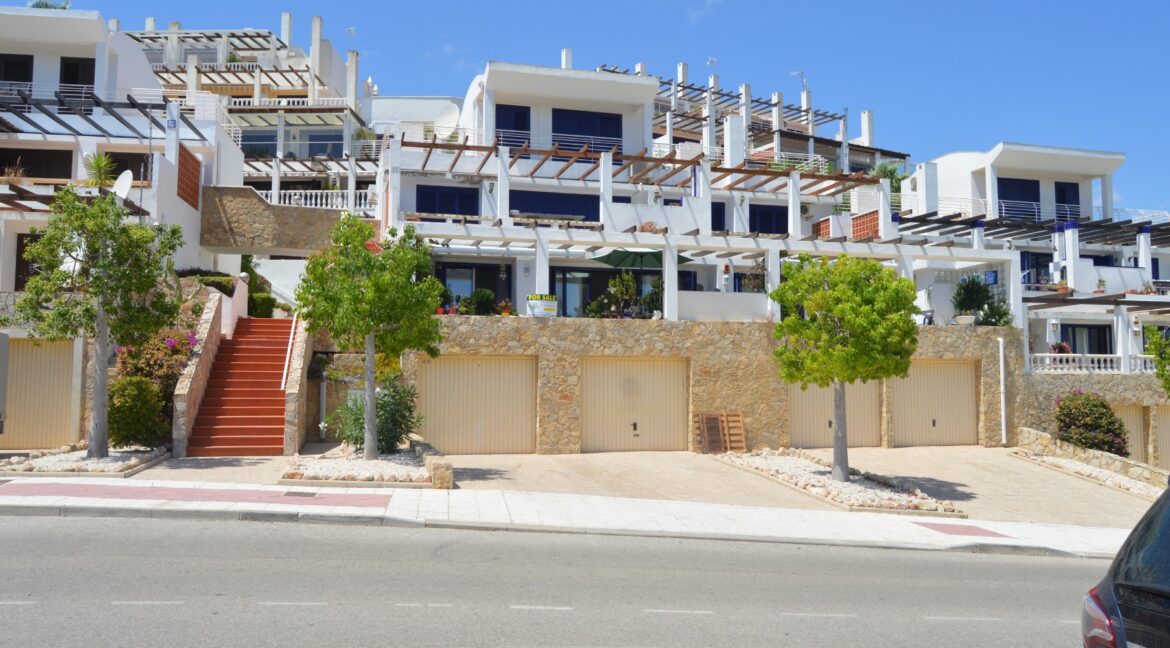 o_1ef3tqnil1407qjeh591g4v17l1h7