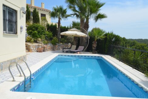 o_1ef86afnn10sf1h1nff4ih4nl832