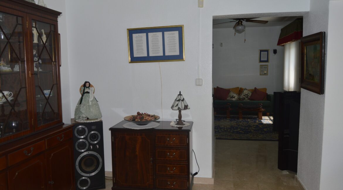 o_1ef86afnpaoj1dpf70u1oaf1jj93s