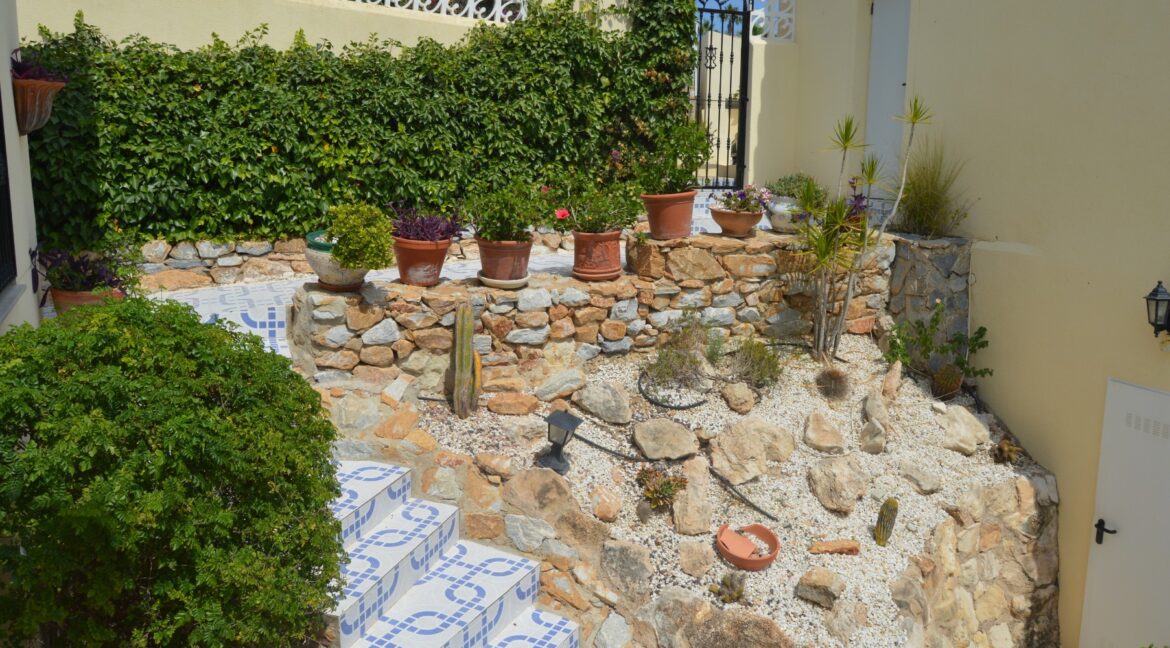 o_1ef86im3k1on2pcurkg11l1cr4bh