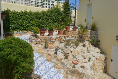 o_1ef86im3k1on2pcurkg11l1cr4bh