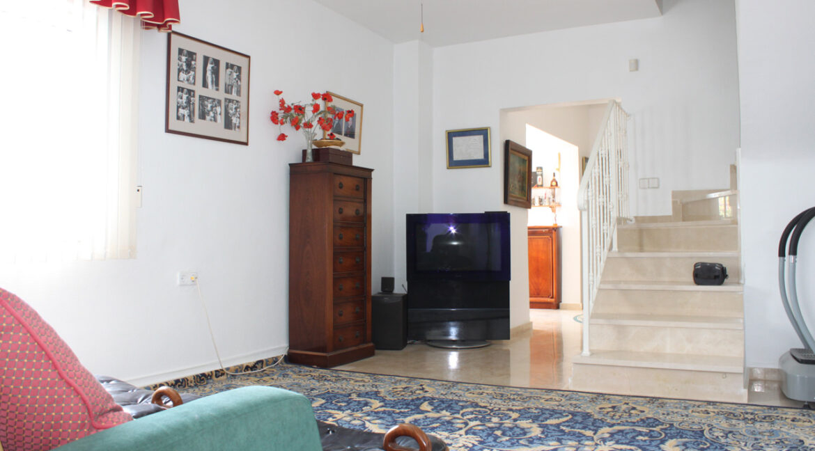 o_1ef86r9hg1do71fd9tu9mku1au2nn