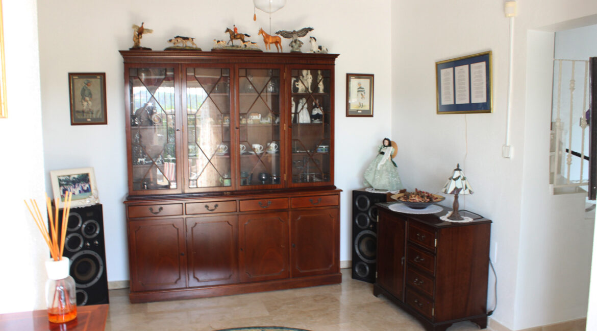 o_1ef86r9hg6cv15oj12ub17rv1sluno