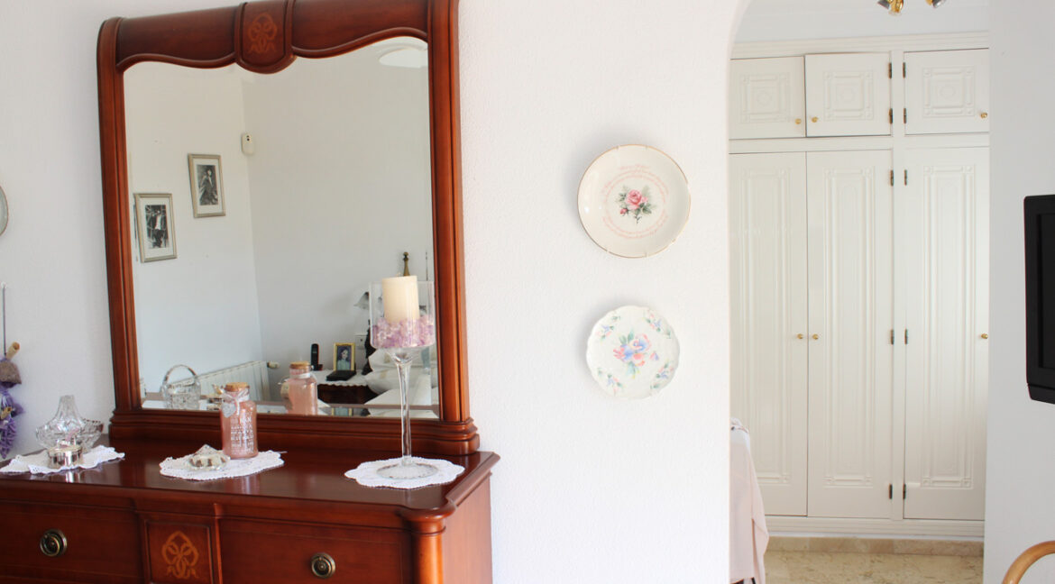 o_1ef875v49kaq83f18si6n3lv5tu