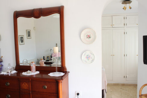 o_1ef875v49kaq83f18si6n3lv5tu