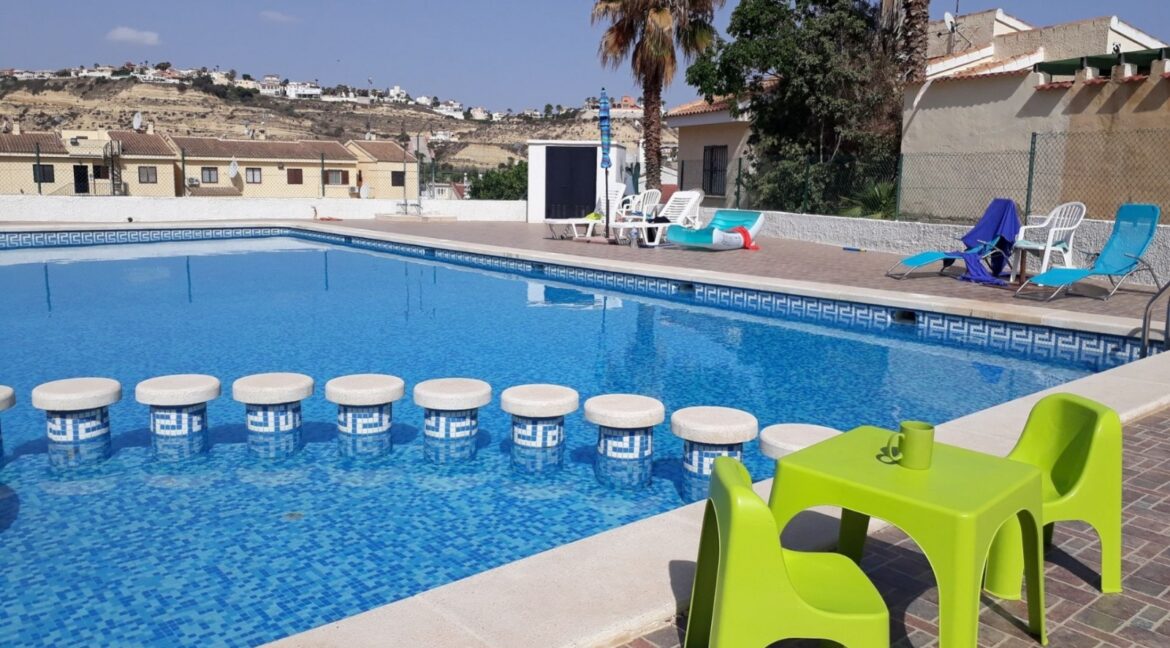 o_1ef9pe3341bljblq196s1otg12er25