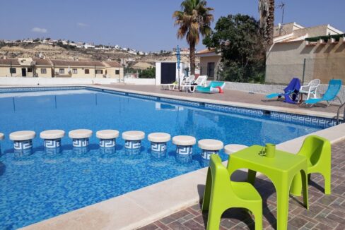 o_1ef9pe3341bljblq196s1otg12er25