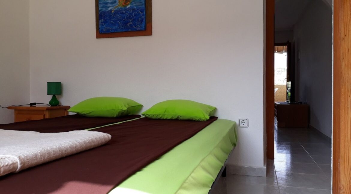 o_1ef9pe334ius18gd5oq2vl1bd828