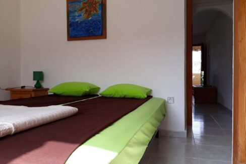 o_1ef9pe334ius18gd5oq2vl1bd828