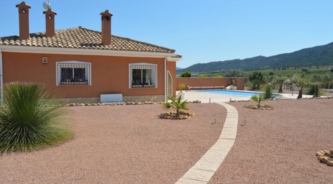 o_1efa75kmq1vu2k7415m3veh1tfk47