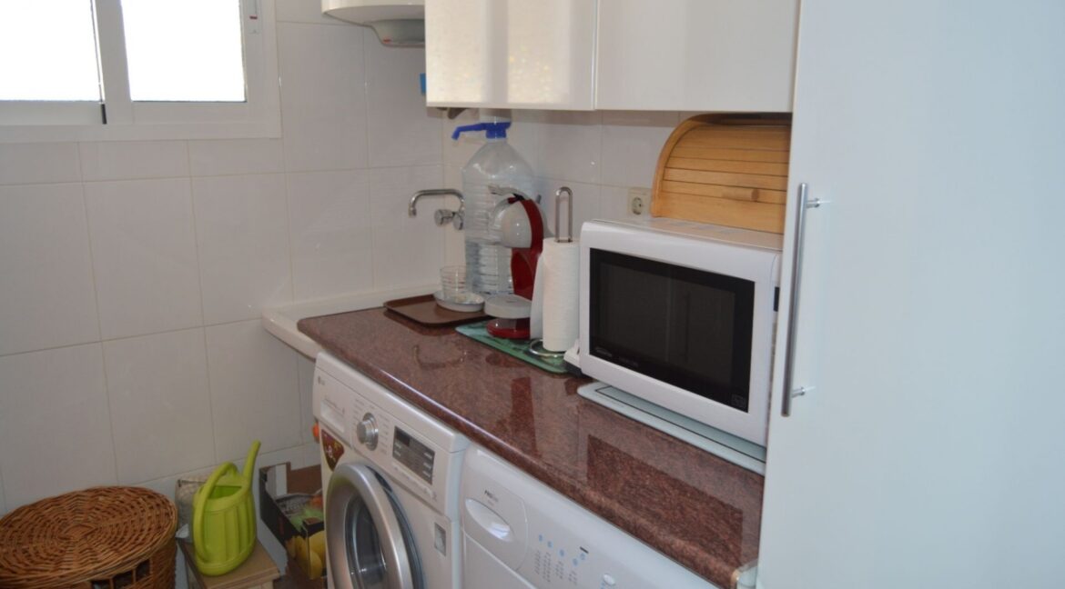 o_1efa75kmq2o11gm31l8j1u0s11b748