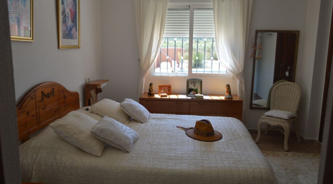 o_1efa75kmq7m1bvv44l1ieh1ekt3g