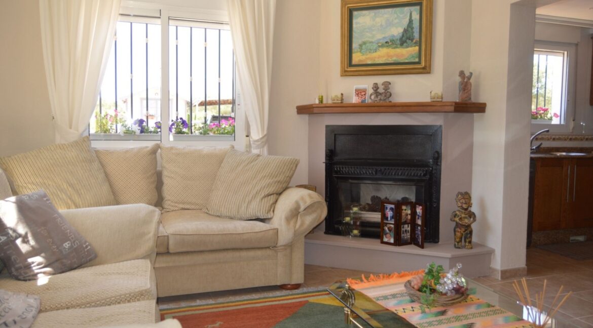 o_1efa75kmqhco132pujs156b9i24d