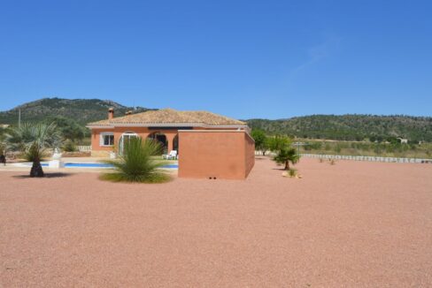 o_1efa75kmqltj62o1fr25mf1jrd42