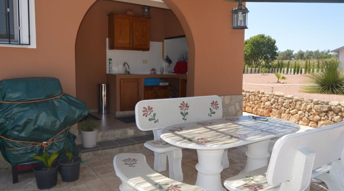 o_1efa75kmqt8a1alc16ec1ain10533t