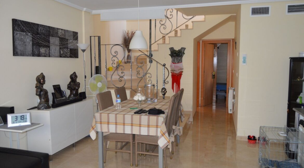 o_1efaijr0t1al5kkf1f2v15641l1132