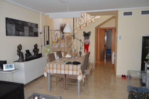 o_1efaijr0t1al5kkf1f2v15641l1132