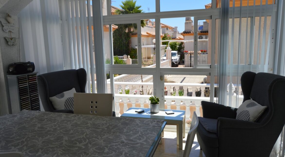 o_1efd55c3els61r0s1edu140p1fsq2u