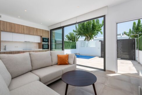 o_1eggjpan811nh1hpf1dlf1eqs1nd12m