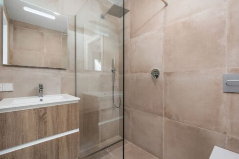 o_1eggjpan813751sotkqs1oku15c630