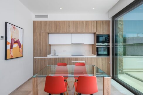 o_1eggjpan8169rn5314fn8qrehp2o