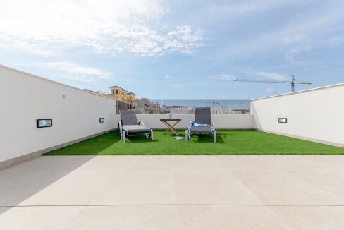 o_1egktt23tuj027vqk445715kcla