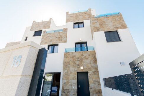 o_1eh7cgahl1q564kt1h26qct7j82m