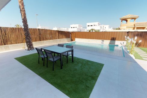 o_1ehce0sqre7o18as16rr142g1ob824