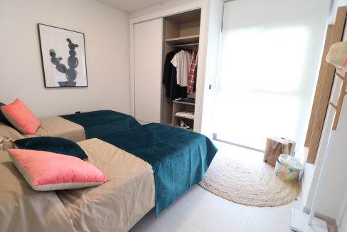 o_1ehkd00li171dpse11sggg31um13b