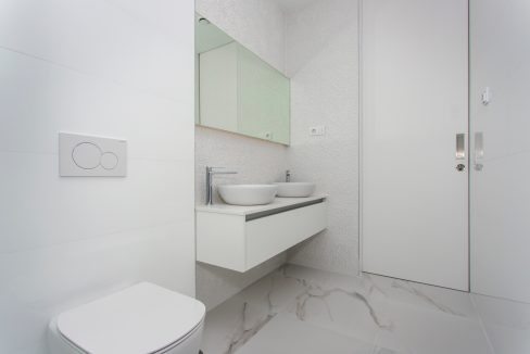 o_1ehucnncb8lo19ej1qrg1n028g92f