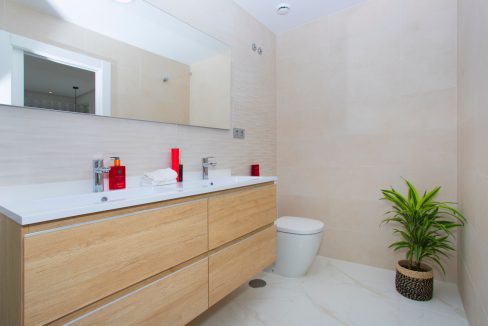 o_1ehuedk66mjd5vhkboasefj83p