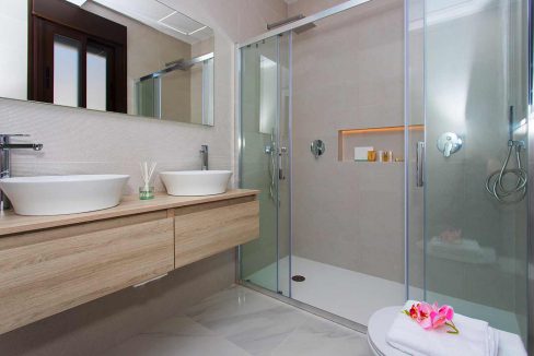 o_1ehuibtts1iip1dee1d81vsqeep24