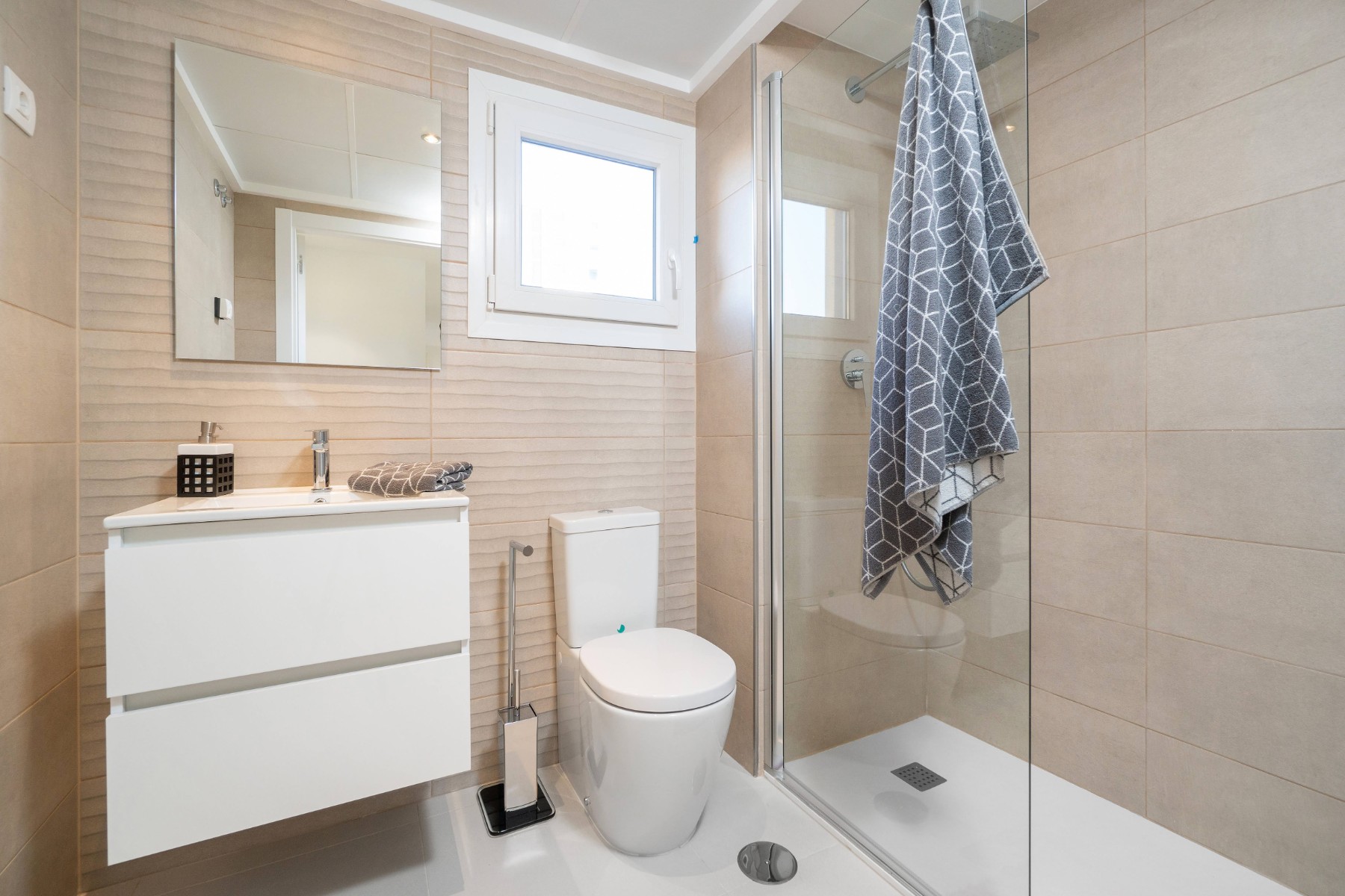 o_1ei3lv7bm1h0r1t3q55gefrnvi4d