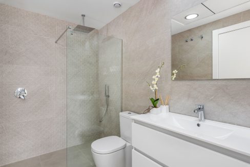 o_1ei6kkebi1er21m05uq11vrp1g6735