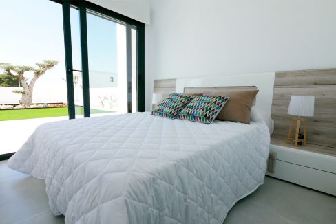 o_1ei70ttsd152h16l9cr68p12vn2n