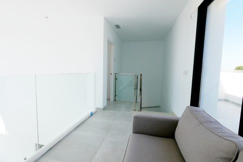 o_1ei70ttsd153m167keh5roa1lp32s