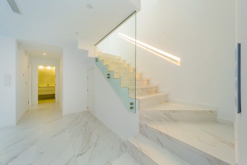 o_1eiat6lqt1ab11hhe2317pv1dpv4i