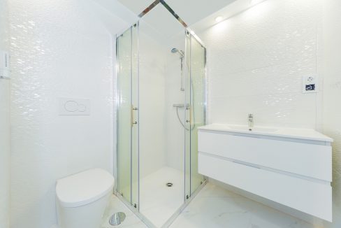 o_1eiat6lqu72010cfvva17b0h5a4r