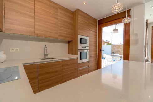 o_1eiava9cj1mm41afd1f281553kh4q