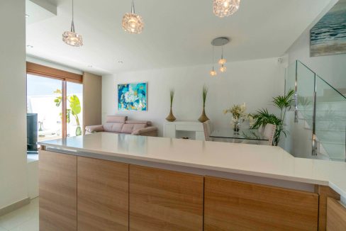 o_1eiava9cjjui1rdd1h6rniqcbh4p