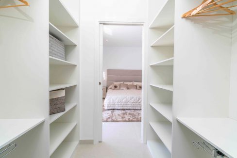 o_1eiava9ck1cbb1mecs9f9q1i7i5e