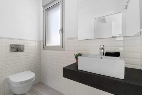 o_1eibg3grkrfo1d2o182912cs1uau2v