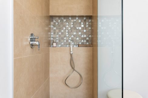 o_1eibl6kvc66h18ji9jdmuioi32t