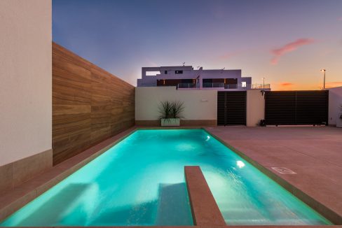 o_1eibl6kvg1ugmts91lov1dribqv3e