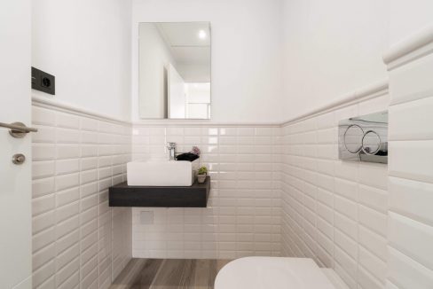 o_1eij87k9r1ajdbsatm1gq11sad52