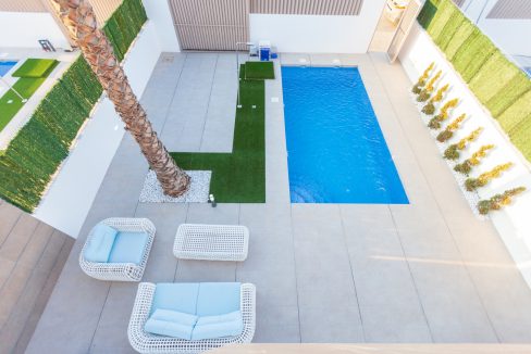 o_1eir5qm7f15b8huugru1c1k19tp3n