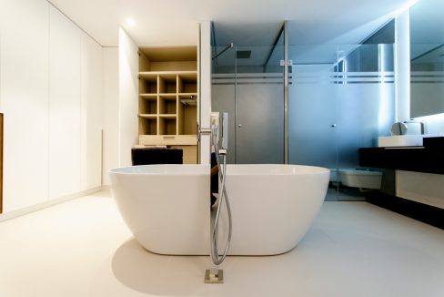 o_1eir670rto371iim10sl1ukc1hu83q