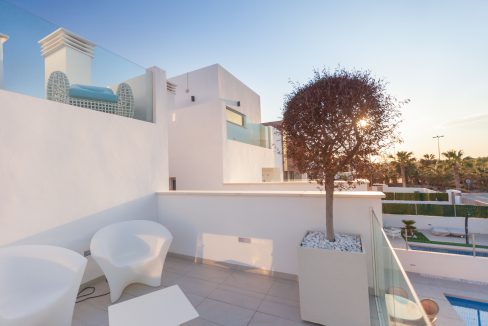 o_1eir6jcf1qr99l11ur81io4eln4c