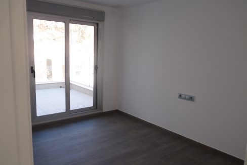 o_1eit48037116hhf415ro1tra142b3p